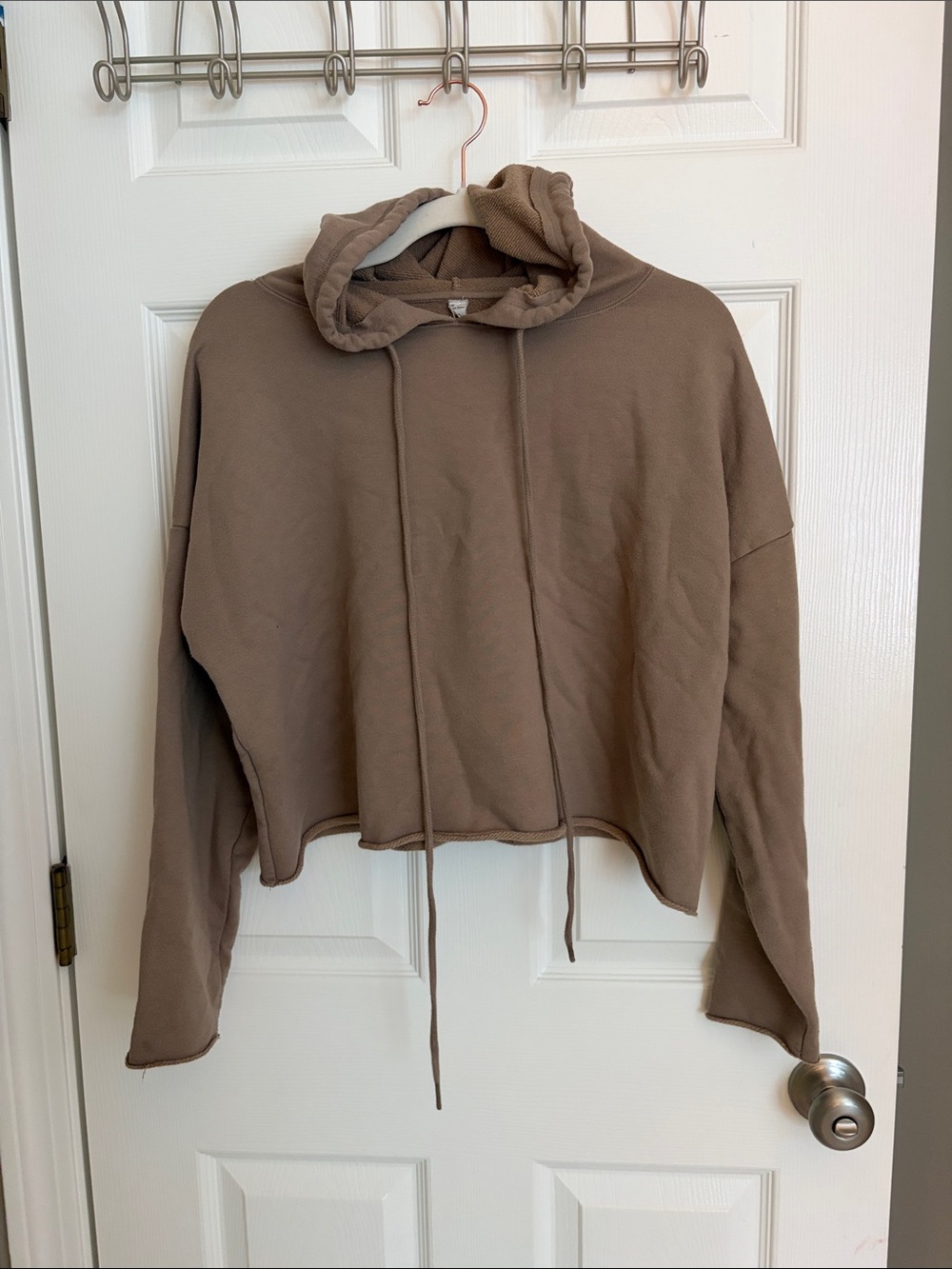 ALO Yoga Cropped Hoodie in Taupe Brown